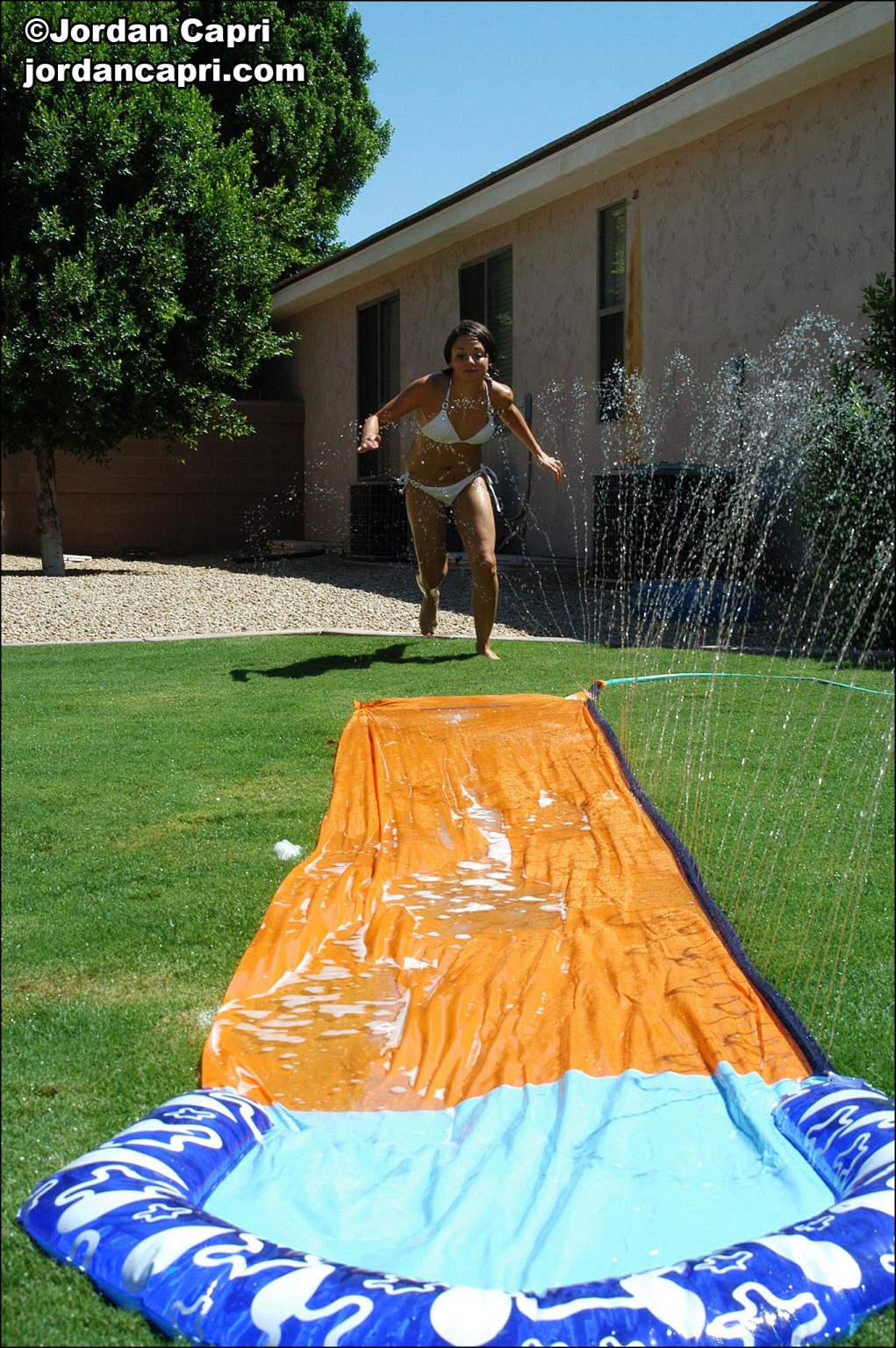 Jordan Capri wird nass und wild auf einem Slip und Slide
 #78620425