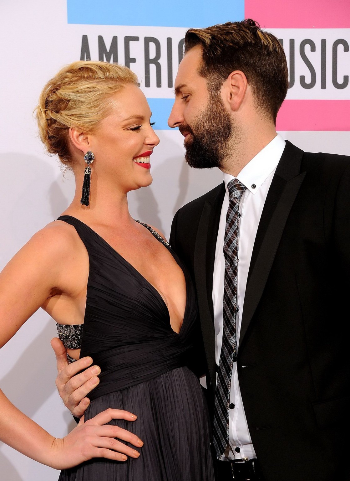 Katherine Heigl braless showing side boob at the American Music Awards in LA #75281594