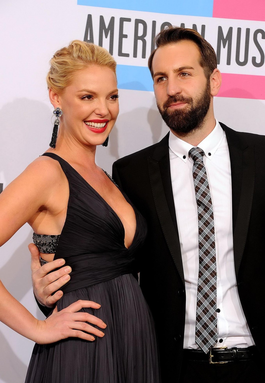 Katherine Heigl braless showing side boob at the American Music Awards in LA #75281599