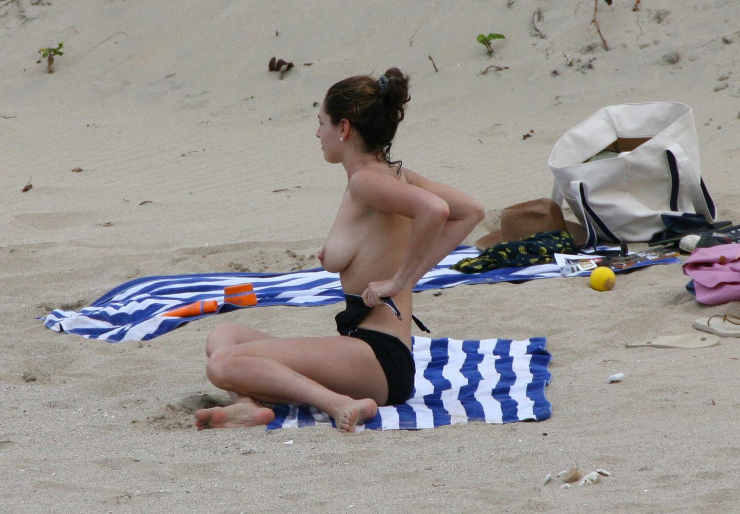 Kelly brook enorme dulce topless expuesto
 #75277700