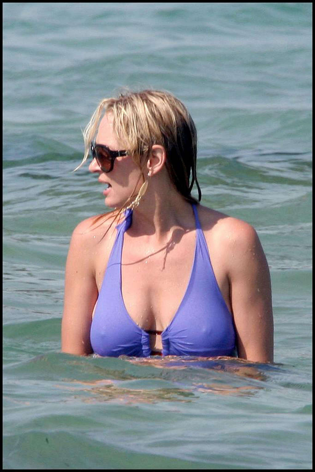 Uma thurman mostrando sus grandes tetas y su cuerpo en bikini
 #75355551