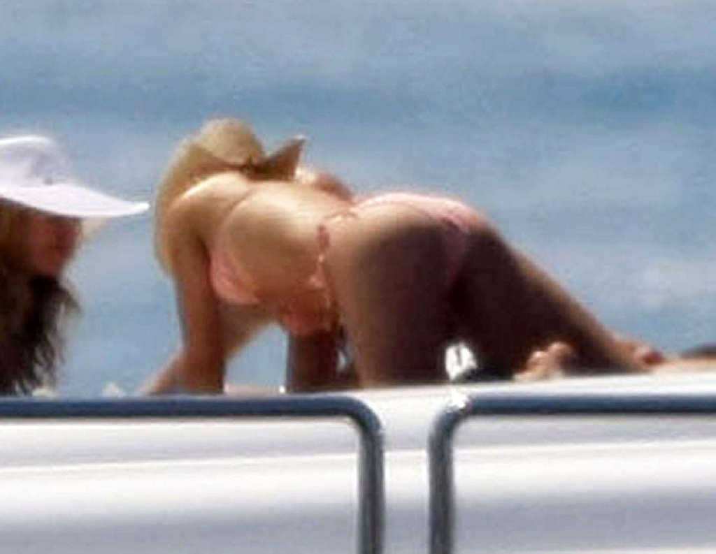 Hayden Panettiere enjoying on yaht and showing sexy ass in bikini #75370179