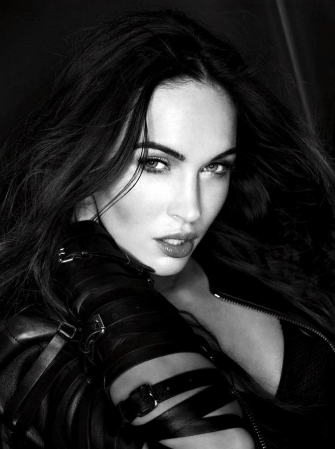 Megan fox posant nue dans un bain voir ses fesses parfaites nues
 #75189902