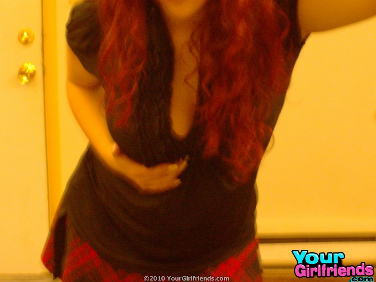 赤毛の巨乳ティーンベイブは彼女のホットな裸の自画像を売る
 #67223099