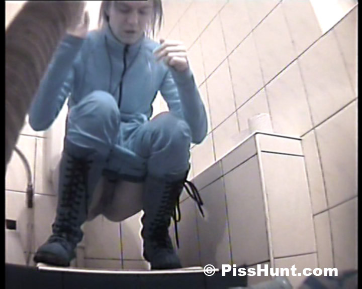 公衆トイレでおしっこをするホットなベイビーをHQスパイカムで撮影
 #78692713
