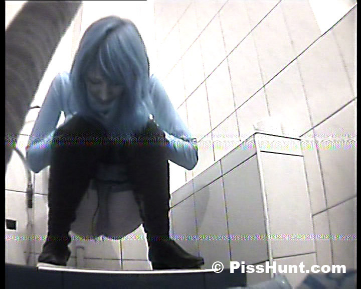 HQ spy cam shoot hot babe peeing in public wc #78692753