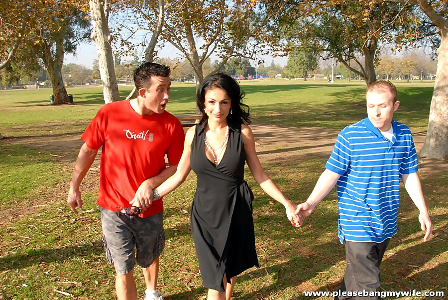 曲線美のブルネットギャルが男に無茶苦茶にされる
 #77609431