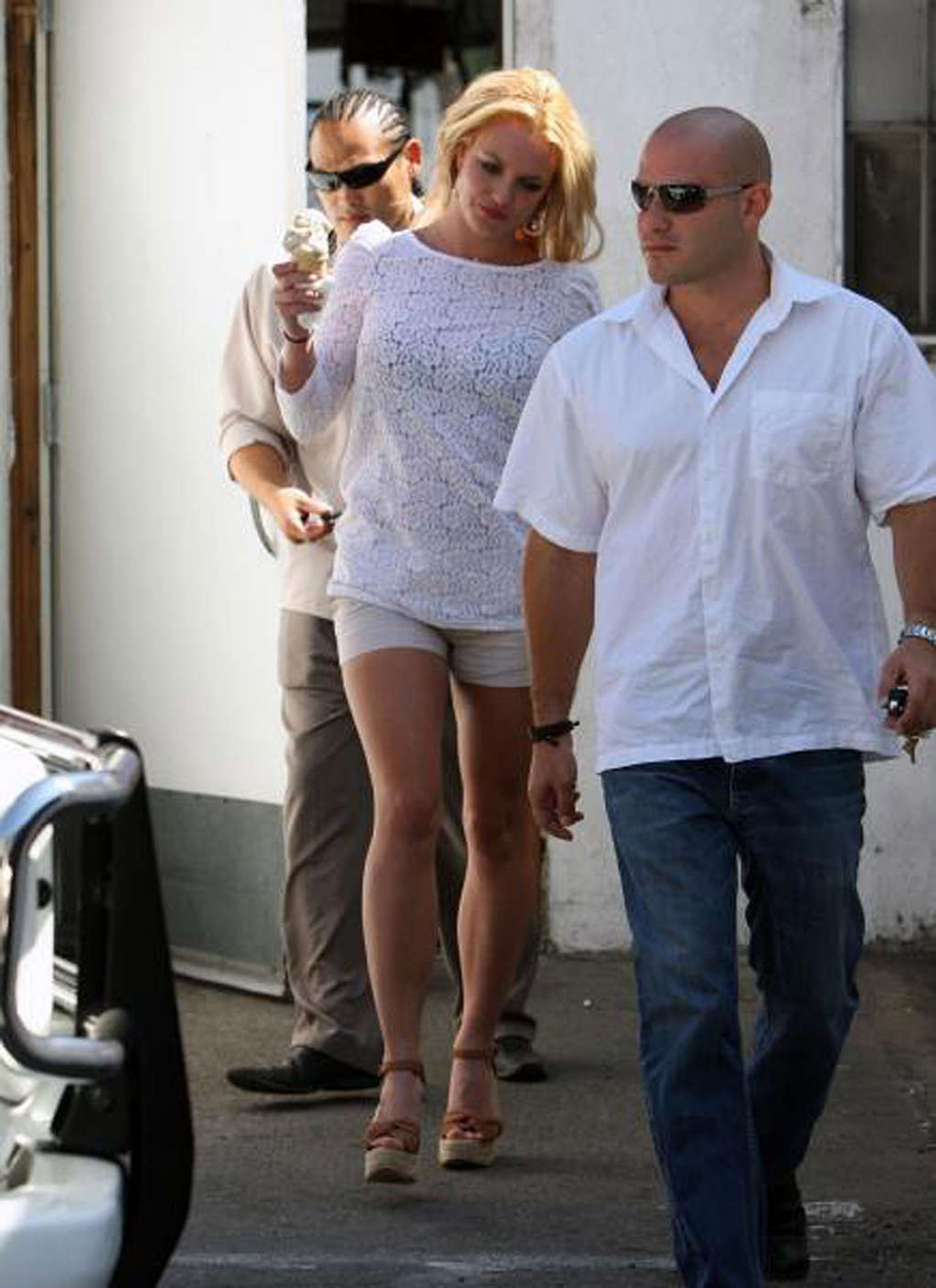 Britney spears exponiendo su cuerpo sexy y piernas calientes en la calle
 #75332830