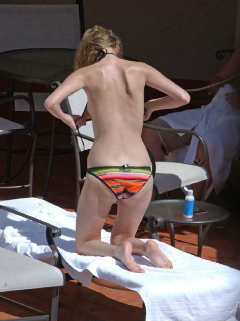 Mischa Barton, star d'oc, seins et tétons nus
 #72315348