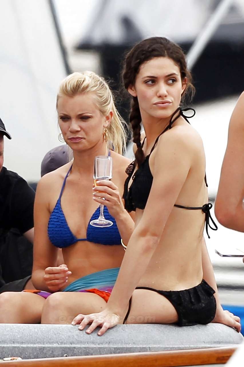 Emmy rossum mostrando sus tetas en bikini
 #75286335