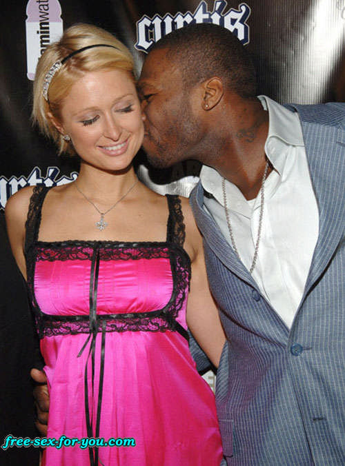 Paris Hilton zeigt rasierte Muschi und freche Titten
 #75429415