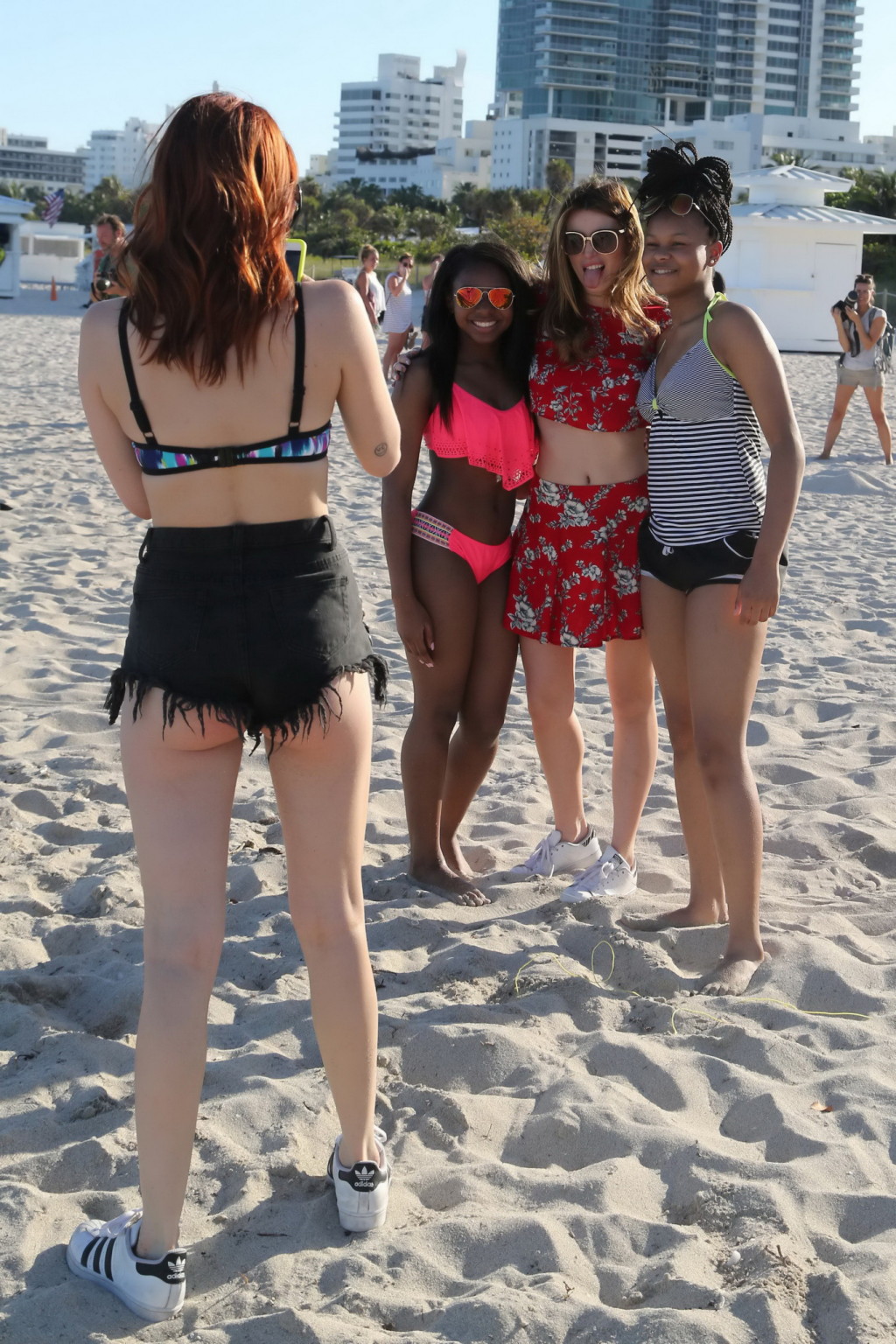 Bella e dani thorne in spiaggia a miami
 #75143790