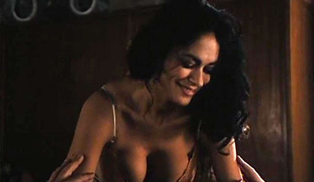 Maria grazia cucinotta im bh und tanga und cleavy im film
 #75342423