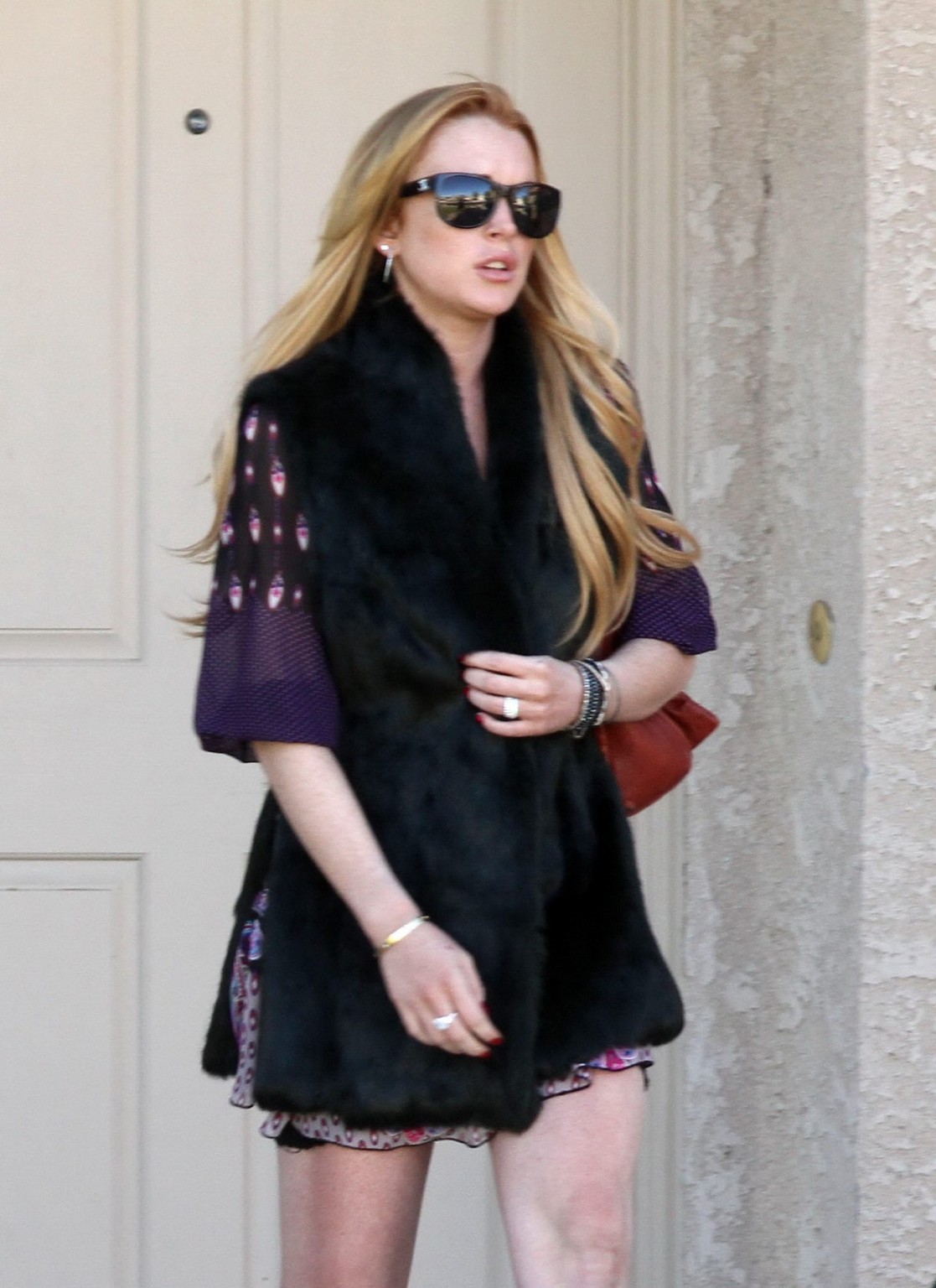 Lindsay Lohan portant une mini-jupe et des bottes "fuck me" à l'extérieur de Rancho Mirage.
 #75325175