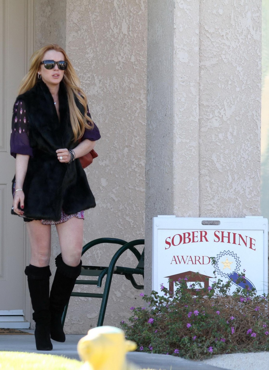 Lindsay Lohan portant une mini-jupe et des bottes "fuck me" à l'extérieur de Rancho Mirage.
 #75325193