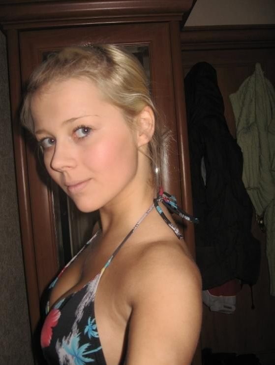 Adventurous amateurs doing public flashing #77050566
