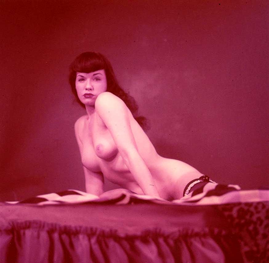 Foto porno a colori con la regina pinup nuda Bettie Page
 #76521455