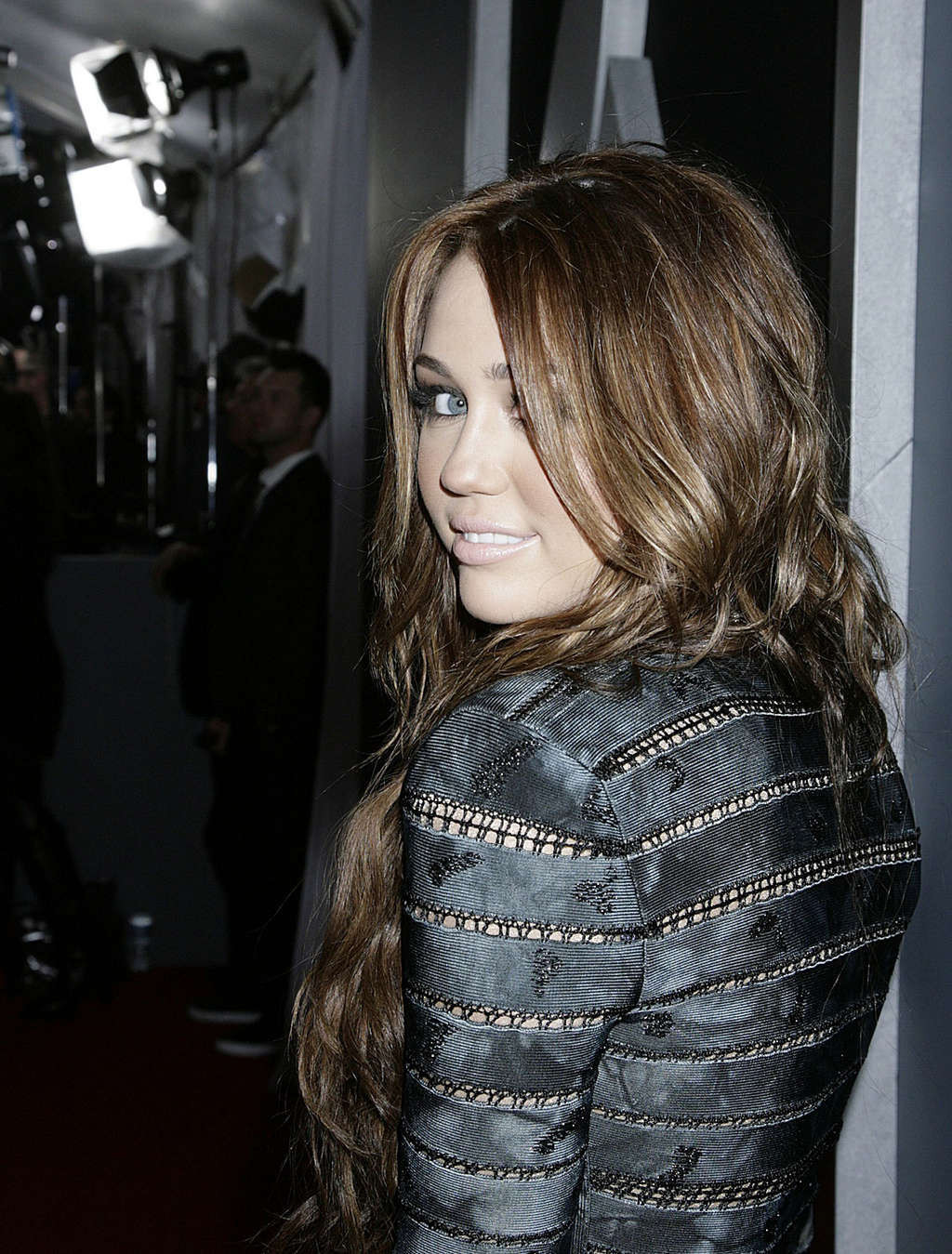 Miley cyrus très leggy en mini-jupe et jupe haute en voiture photos paparazzi
 #75361421