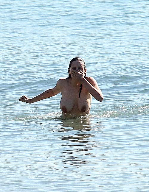 Marion Cotillard sexy und heiß oben ohne und große Brustwarzen Paparazzi Fotos
 #75285773