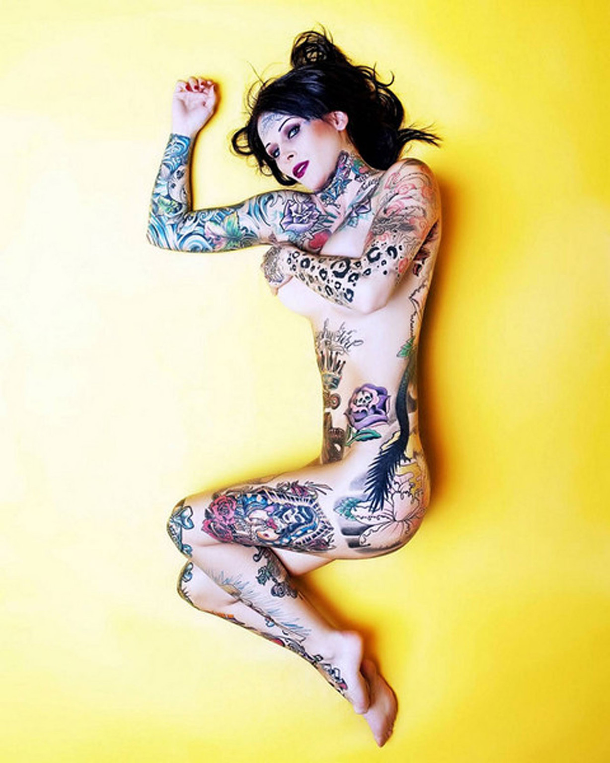 Michelle bombshell zeigt sexy nackten Körper und ihre Tattoos
 #75352320