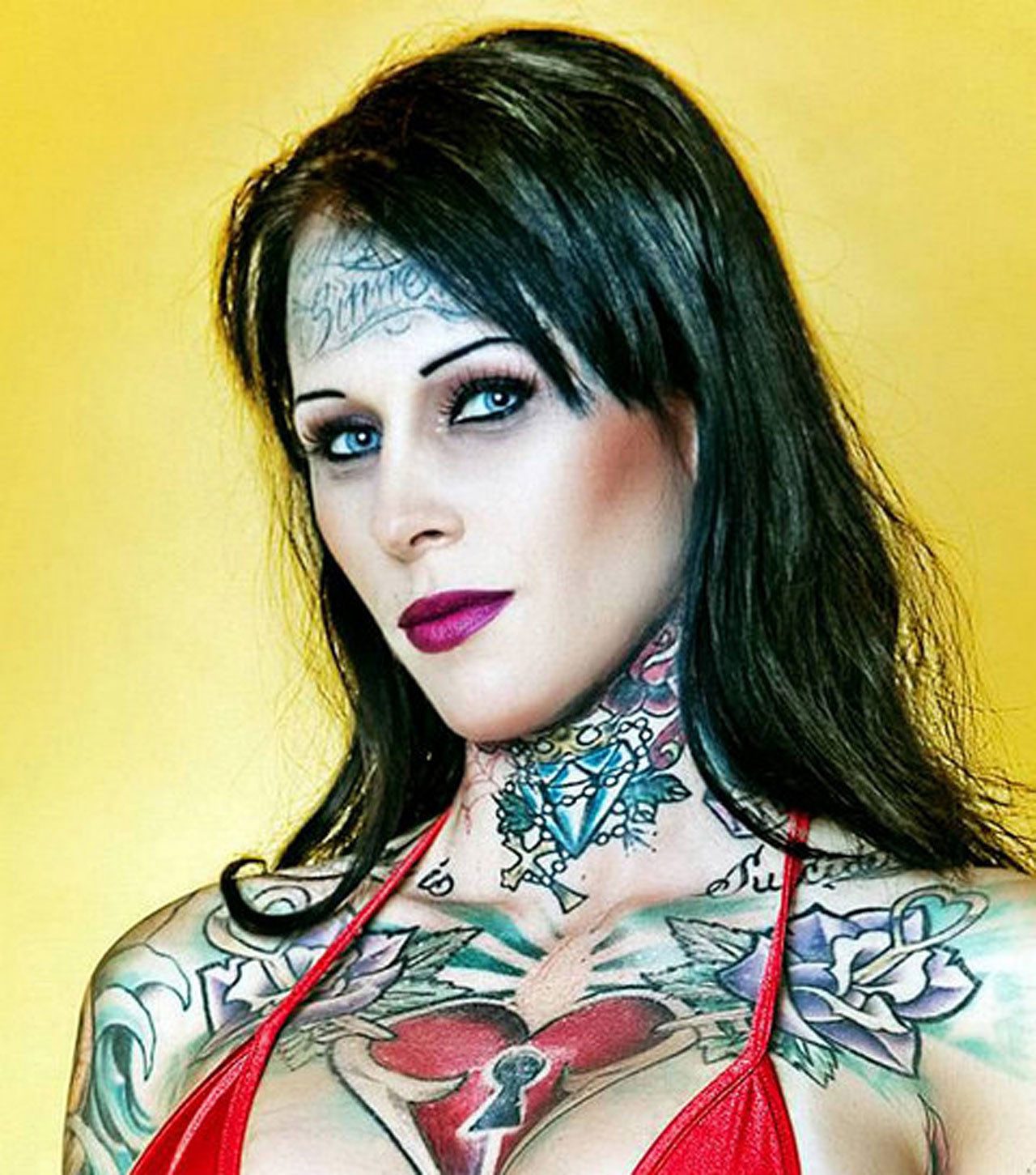 Michelle bombshell zeigt sexy nackten Körper und ihre Tattoos
 #75352456