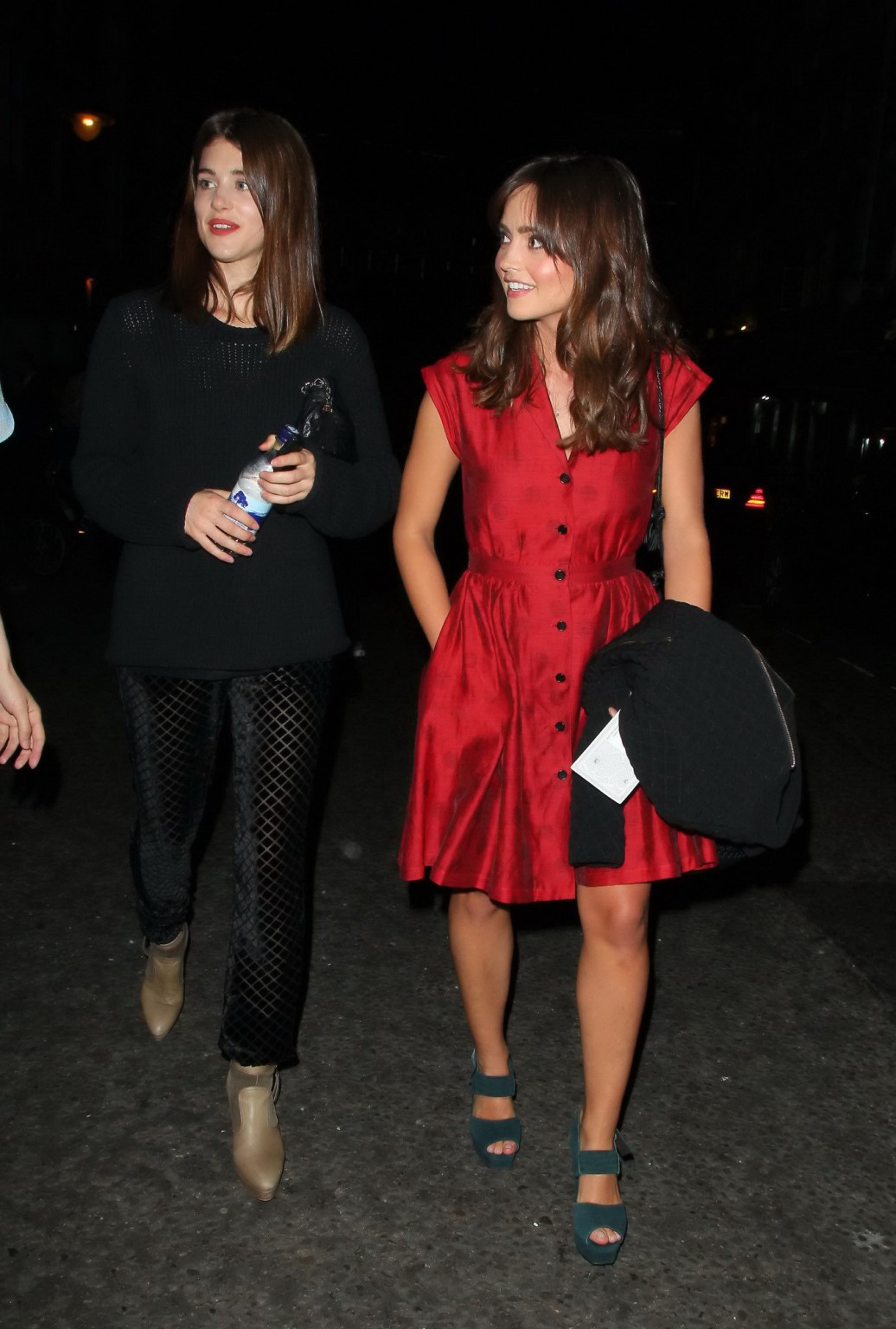 Jenna louise coleman portant une robe à pois rouge vif au charlie and the choc
 #75227080