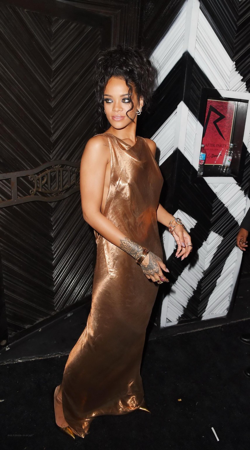 Rihanna showing sideboob and ass crack at the Met Ball after party in NY #75197139