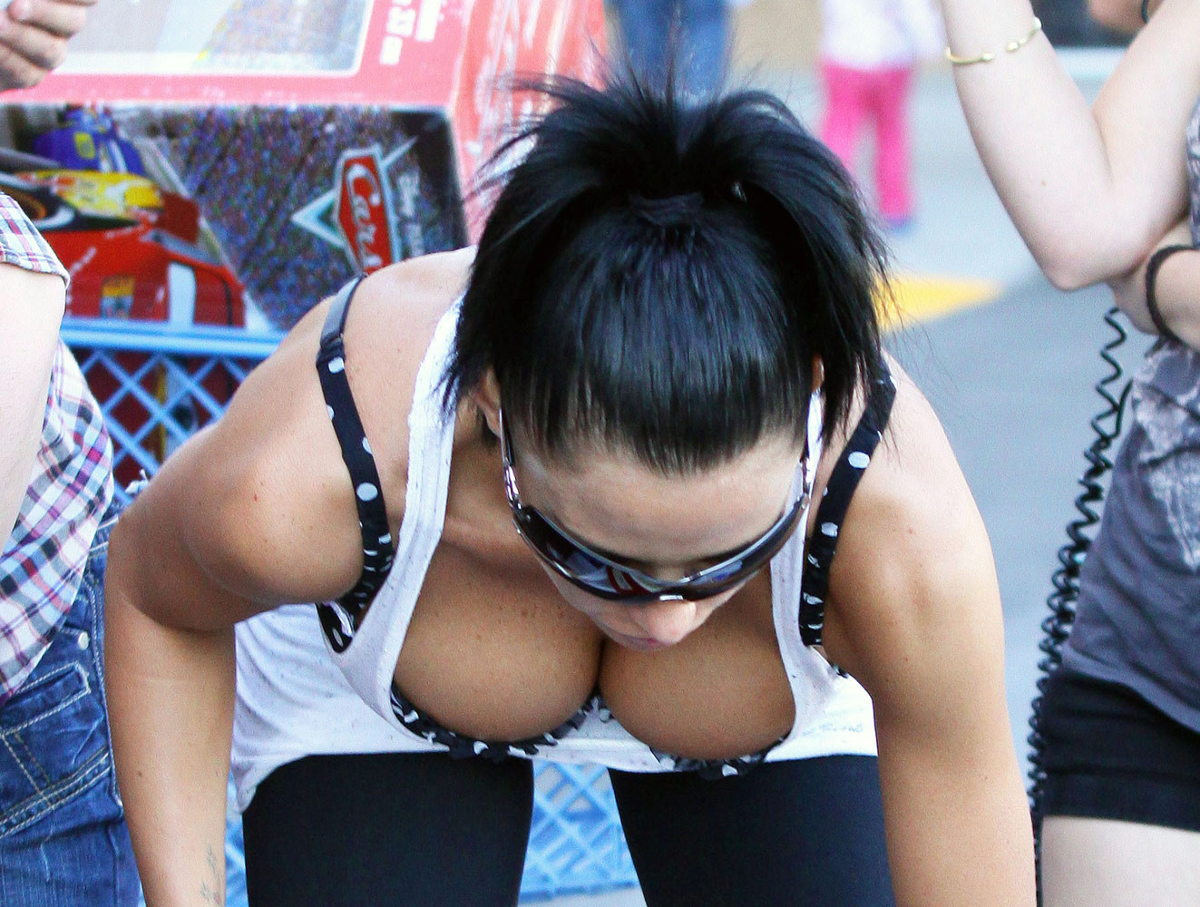 Katie price mostrando sus dulces y grandes tetas
 #75280641