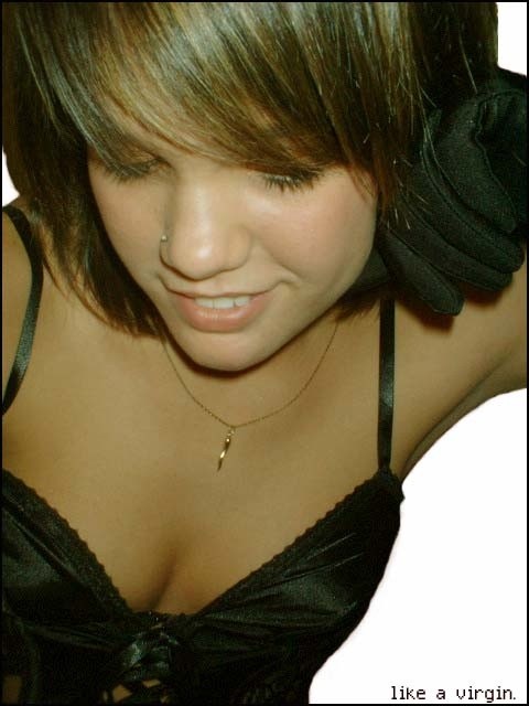 Verspielte Babes? BHs und Blusen verdecken kaum ihre Titten
 #73182528