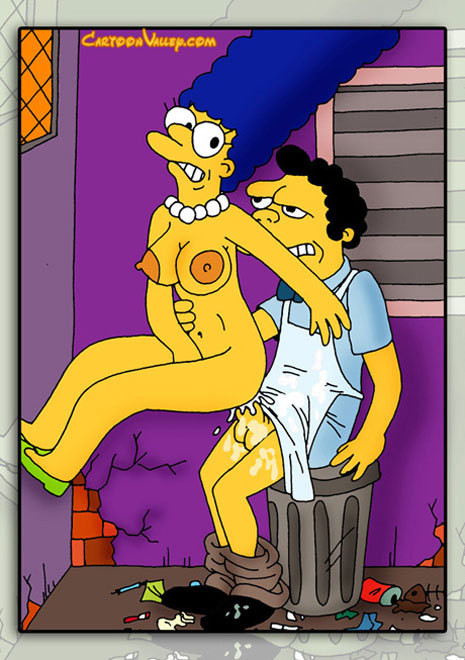 Hure Edna mit gebräuntem Körper wird von Homer geknallt
 #69644202