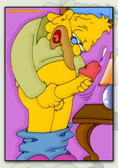 Hure Edna mit gebräuntem Körper wird von Homer geknallt
 #69644247