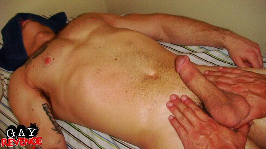 Un gay en gros plan en train de baiser
 #72881998