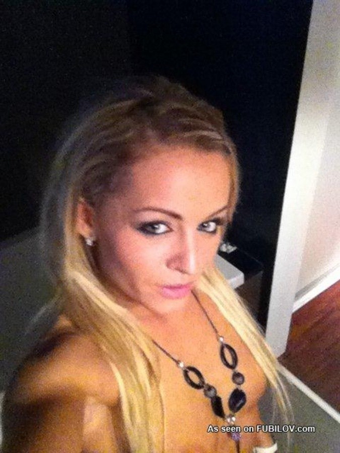 Sammlung eines nuttigen Amateurbabys, das nackt camworkt
 #67634081