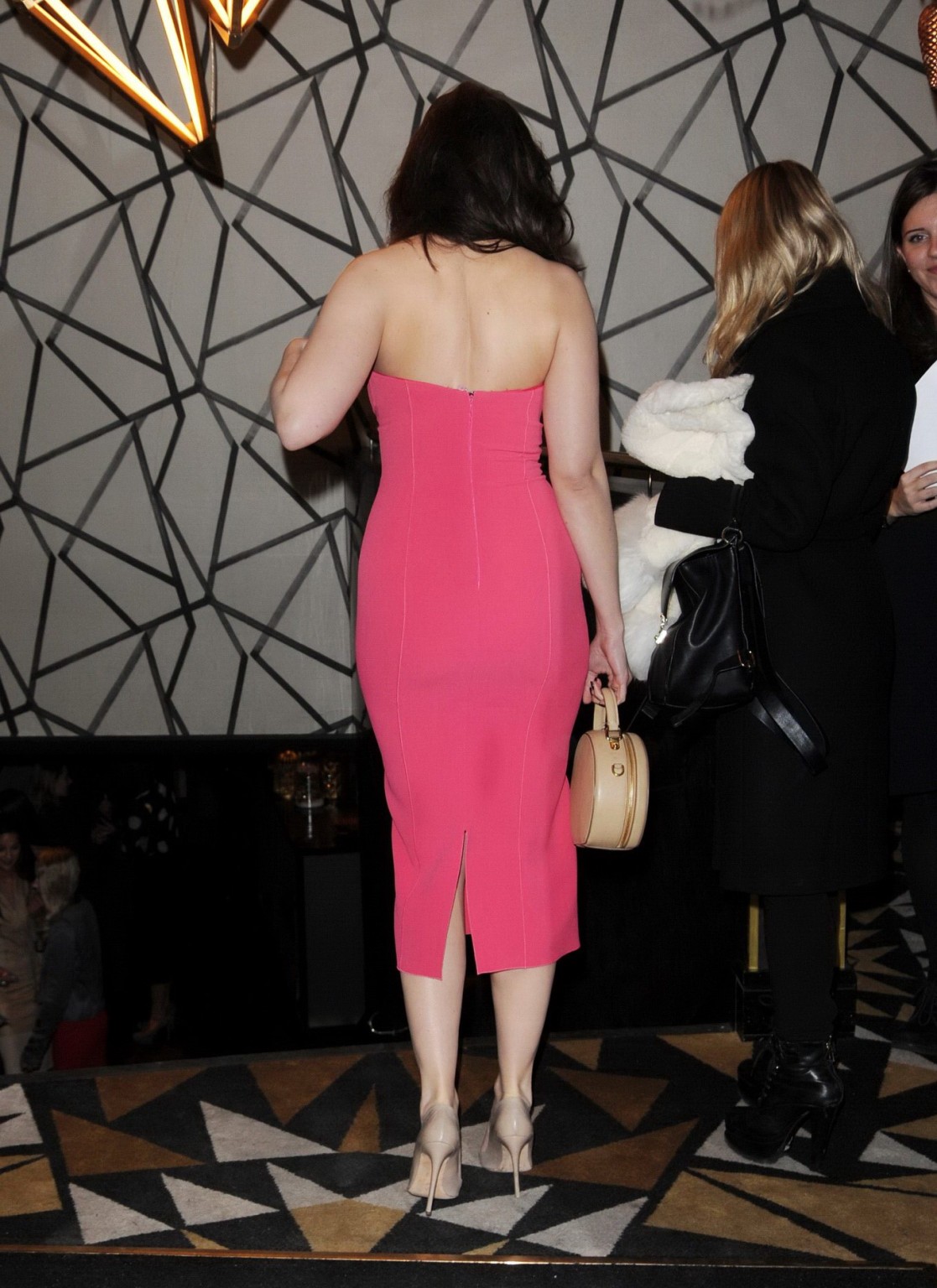 Daisy lowe mostrando un enorme escote en la fiesta de navidad de gq en londres
 #75177836