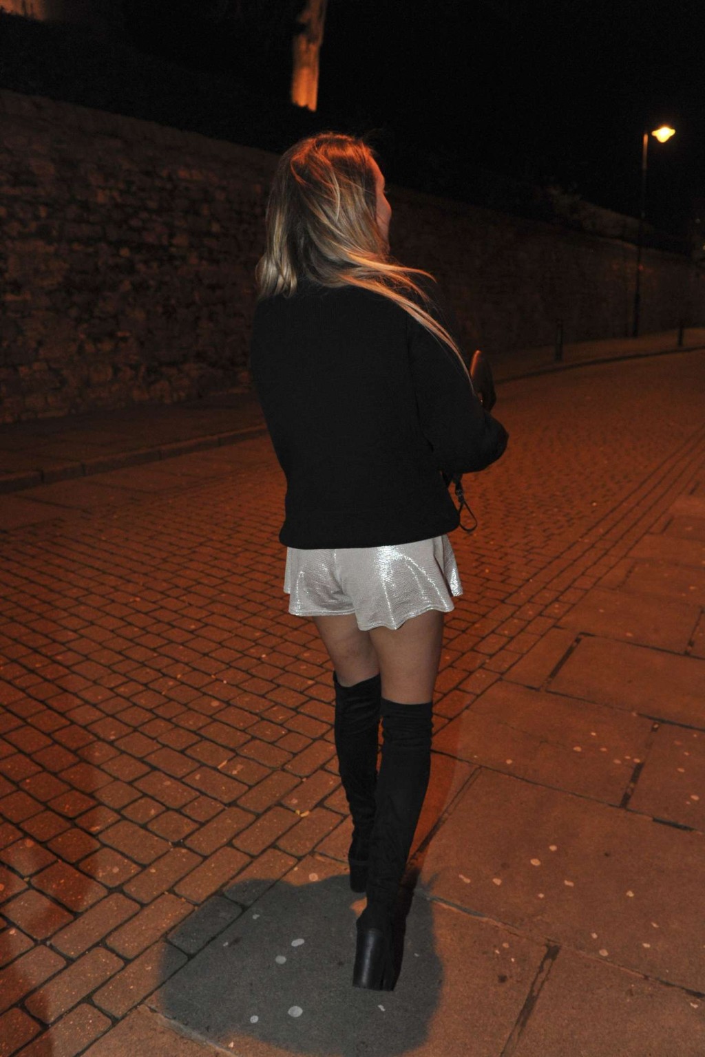 Charlotte Crosby porte une mini-jupe avec des bottes "fuckme" à Sunderland.
 #75176317