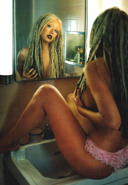Die hübsche Sängerin Christina Aguilera zeigt ihren perfekten Arsch
 #75441101