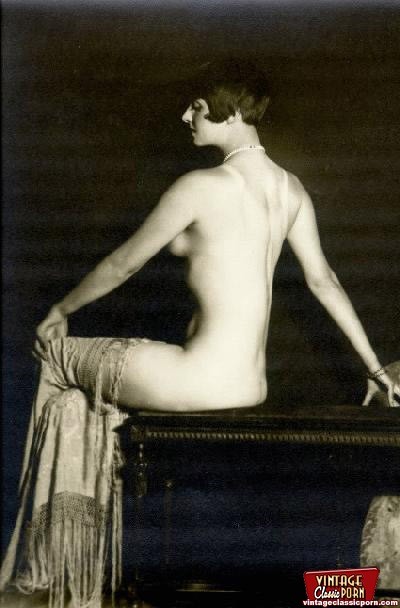 Sehr künstlerische Vintage nackte haarige Mädchen Bilder
 #78469171