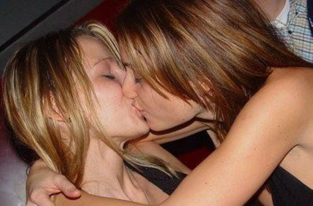 Real lesbian gfs are licking and kissing gallery 10 #77036479