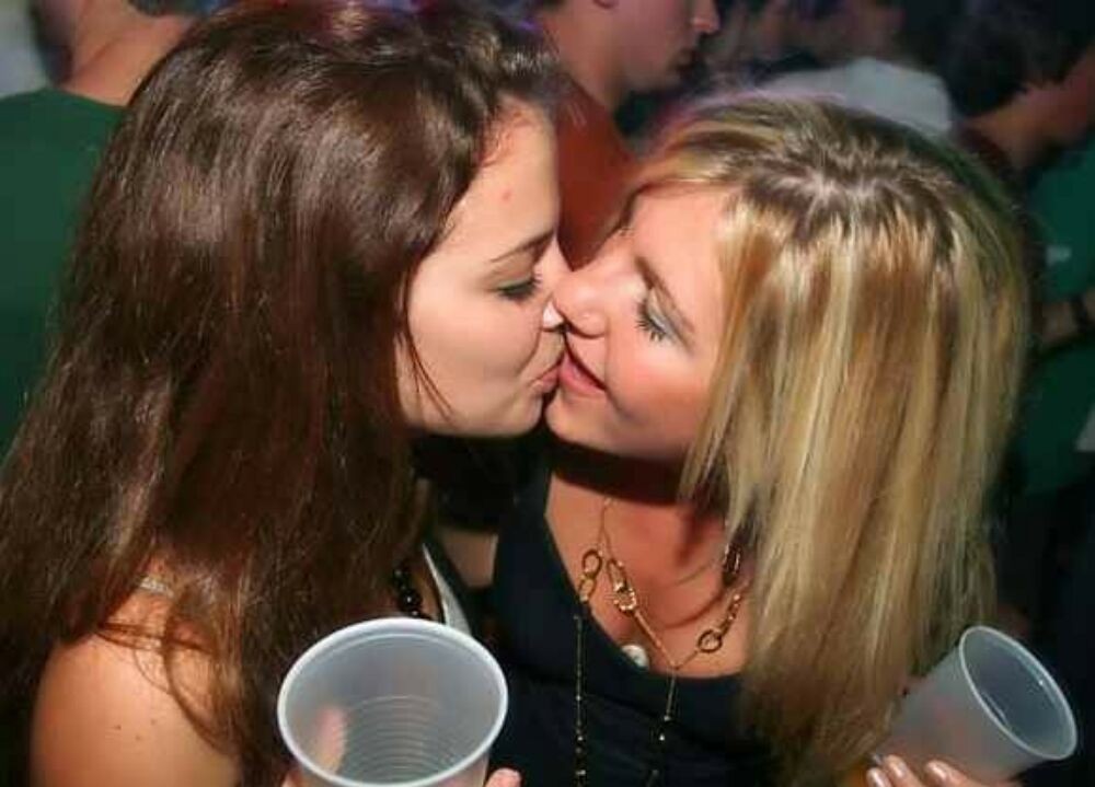 Real lesbian gfs are licking and kissing gallery 10 #77036488