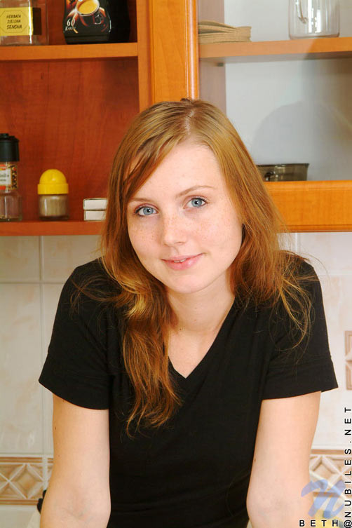 Morena seductora adolescente
 #75073661