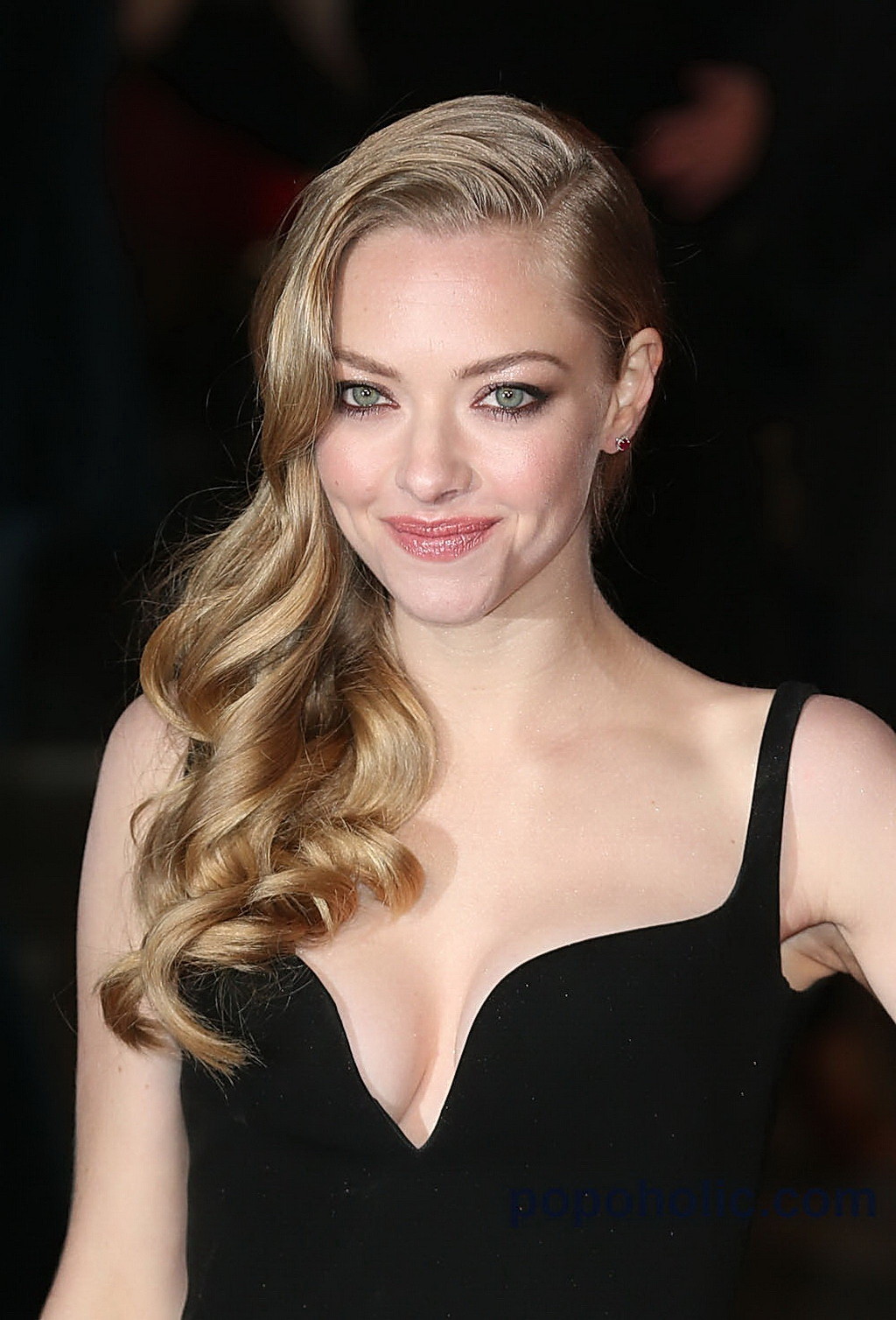 Amanda Seyfried shows off her sexy chest wearing low cut black dress at Les Mise #75246764