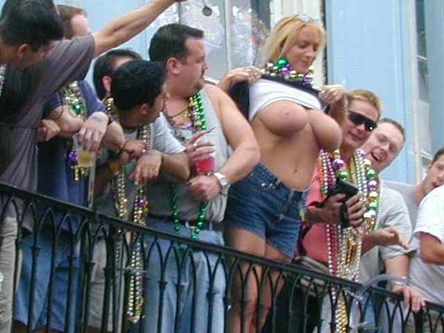 Universitarias ebrias exhibiendo sus impresionantes tetas
 #76394989