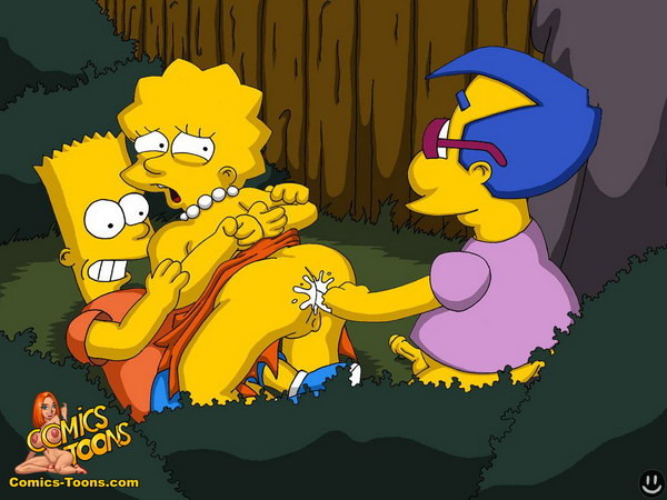 Bart Melhaus che scopa Lisa Simpson a malapena
 #69609933