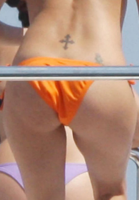 Celebrity Eva Longoria showing her great ass in bikini #75403556