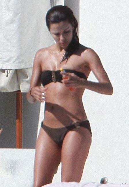 Celebrità eva longoria mostrando il suo grande culo in bikini
 #75403566