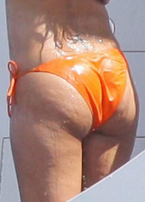 Famosa eva longoria mostrando su gran culo en bikini
 #75403571