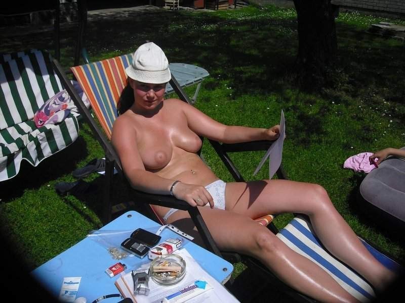 Amateur Nudisten Freunde nackt zusammen am Strand
 #72242627