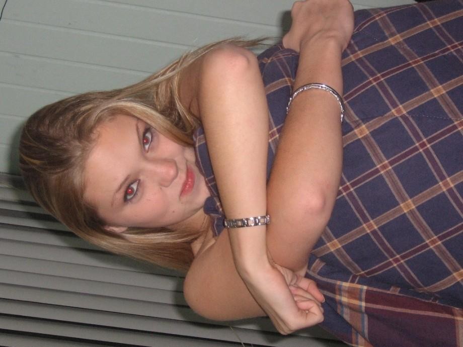 Novias reales exhibicionistas
 #67646285