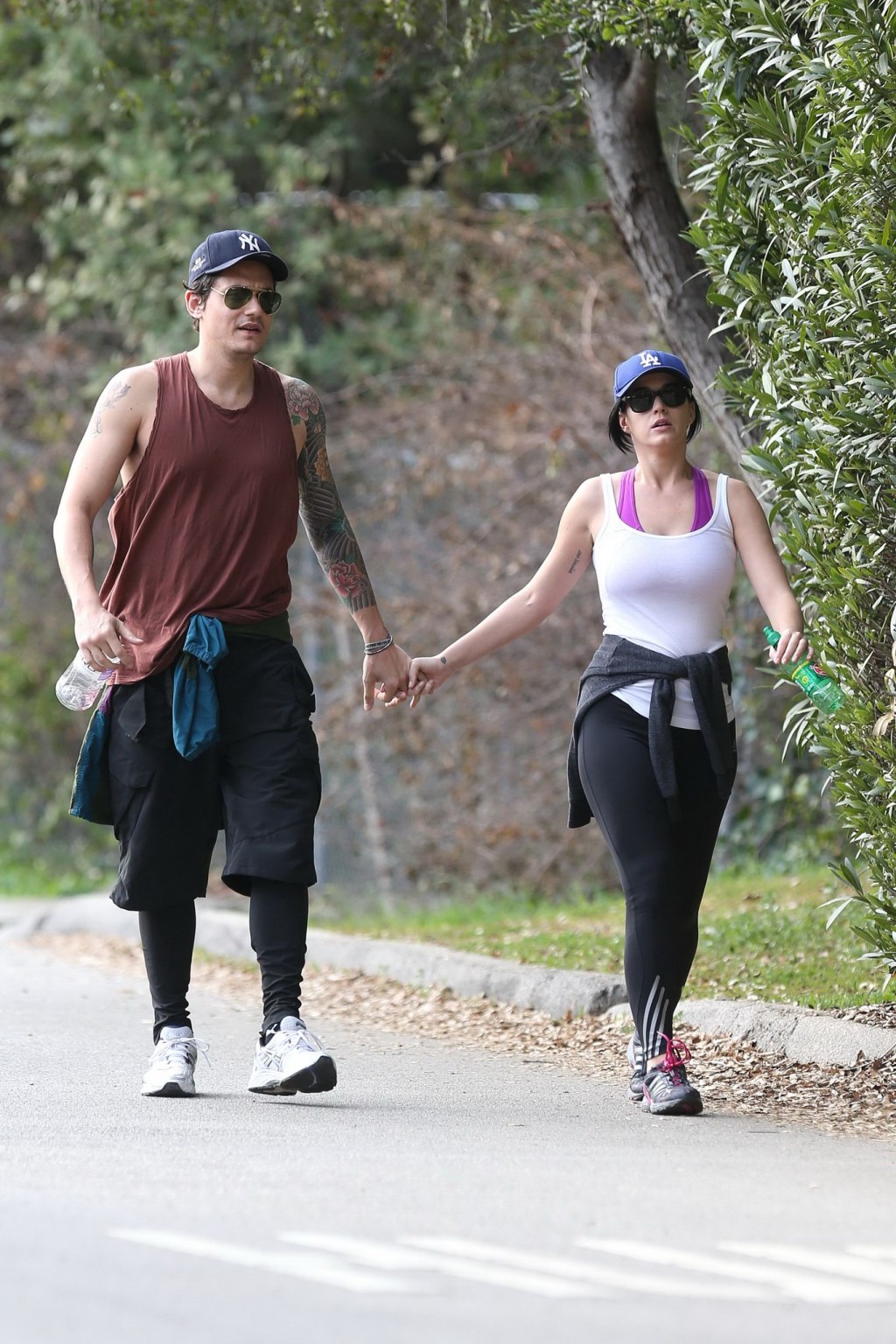 Katy Perry porte un haut moulant et des collants lors d'une randonnée à Los Angeles.
 #75242112