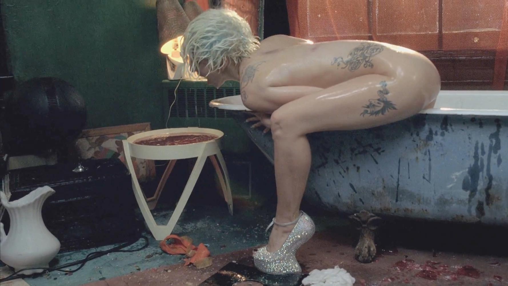 Lady Gaga completely nude in the bathtub #75278743